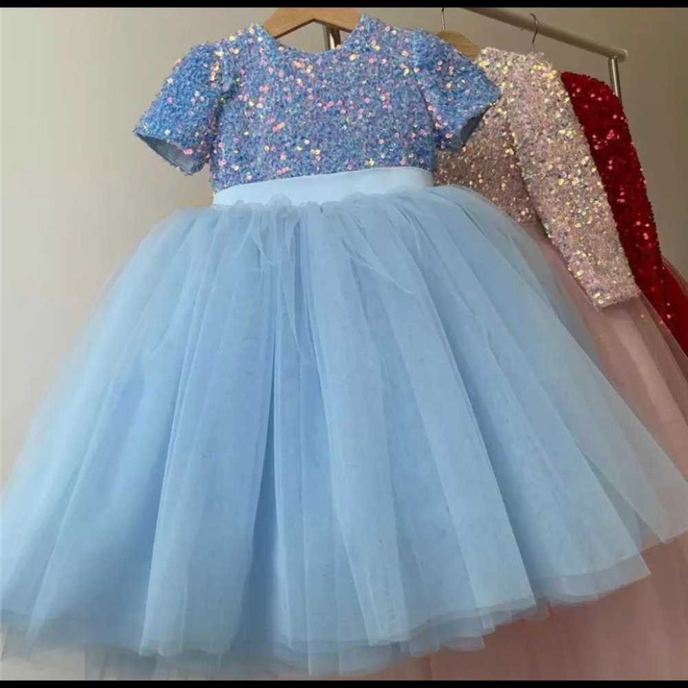 Girls dresses brand new 6-7 years